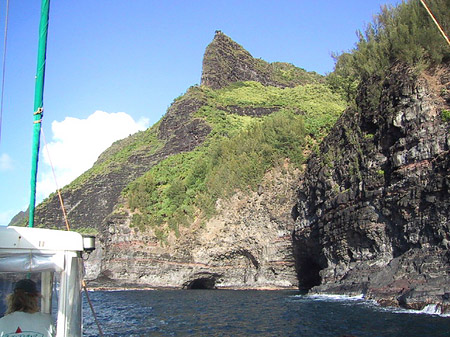 Höhlen in der Steilküste Fotos